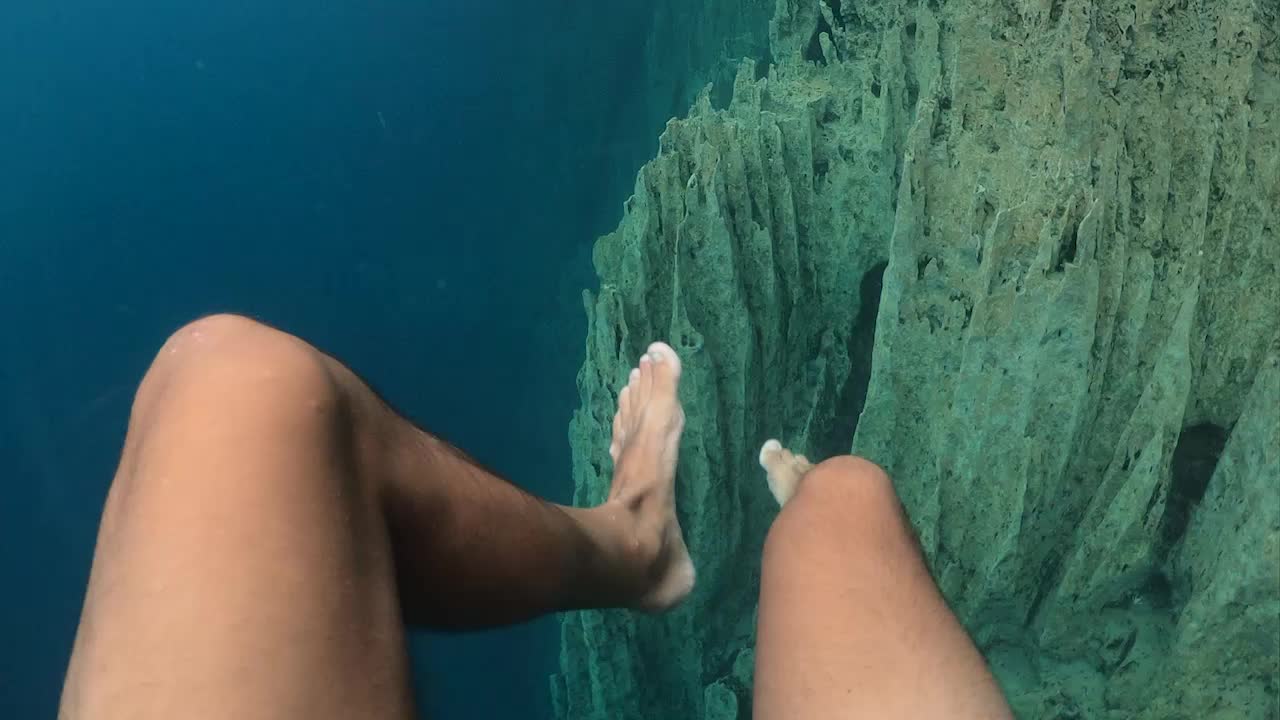 Lake Water So Clear at Philippines’ Barracuda It’s Creepy