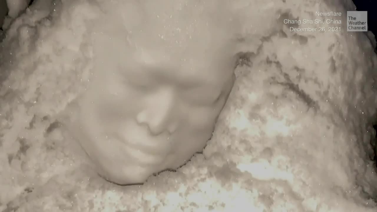 Man Makes Incredible 3D Image of His Face in Snow, Here&rsquo;s How