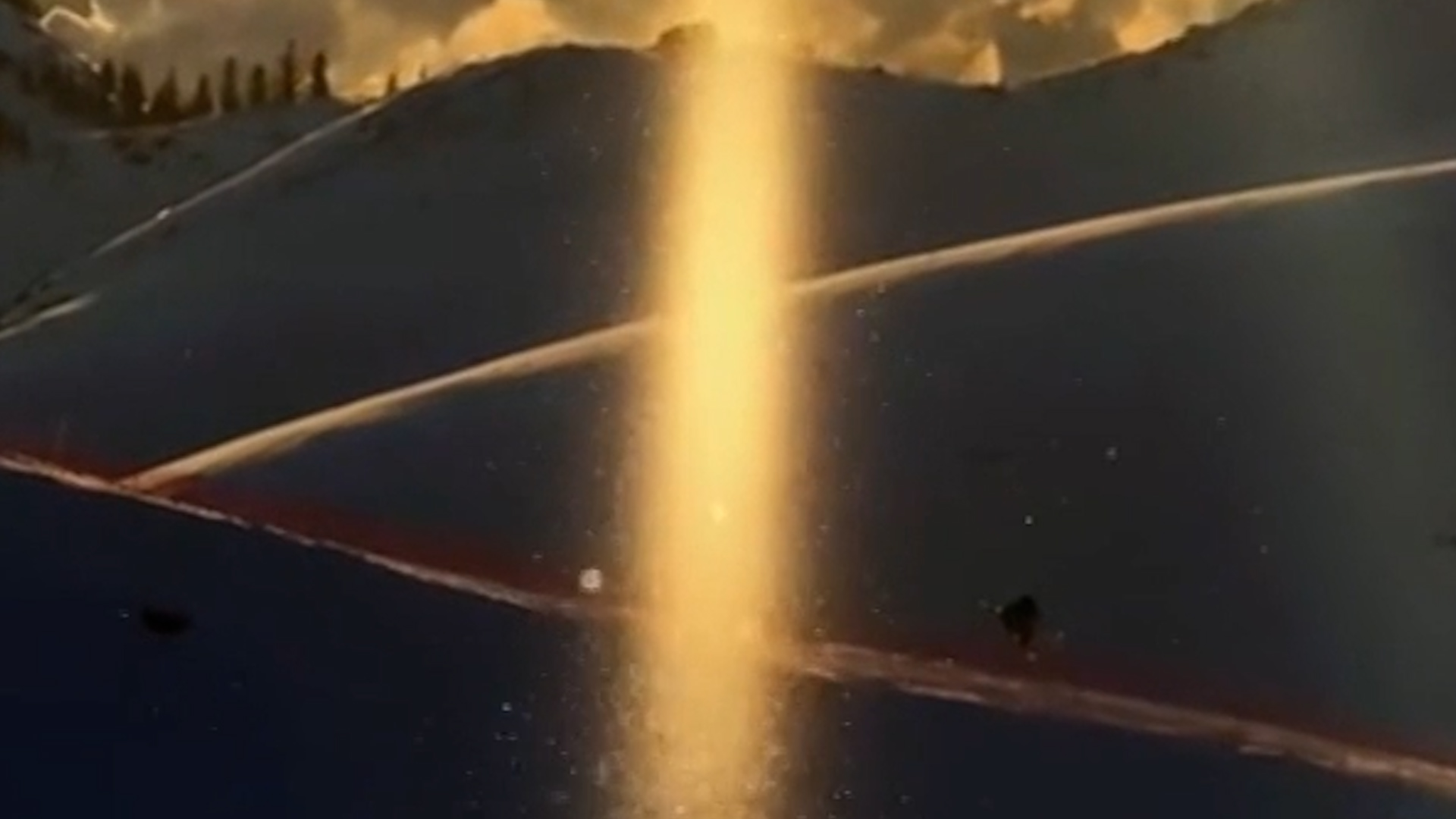 Diamond Dust Creates Stunning &lsquo;Gateway&rsquo; Illusion
