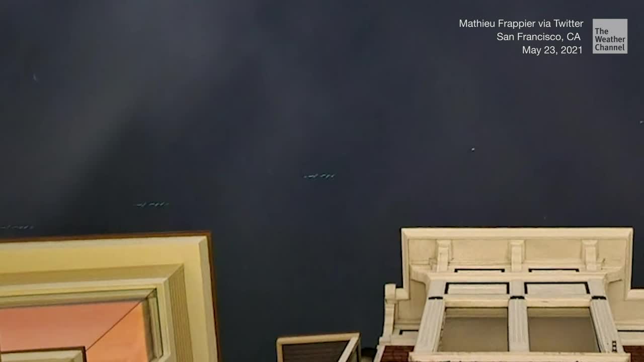 Mysterious Lights Line Up Over Bay Area