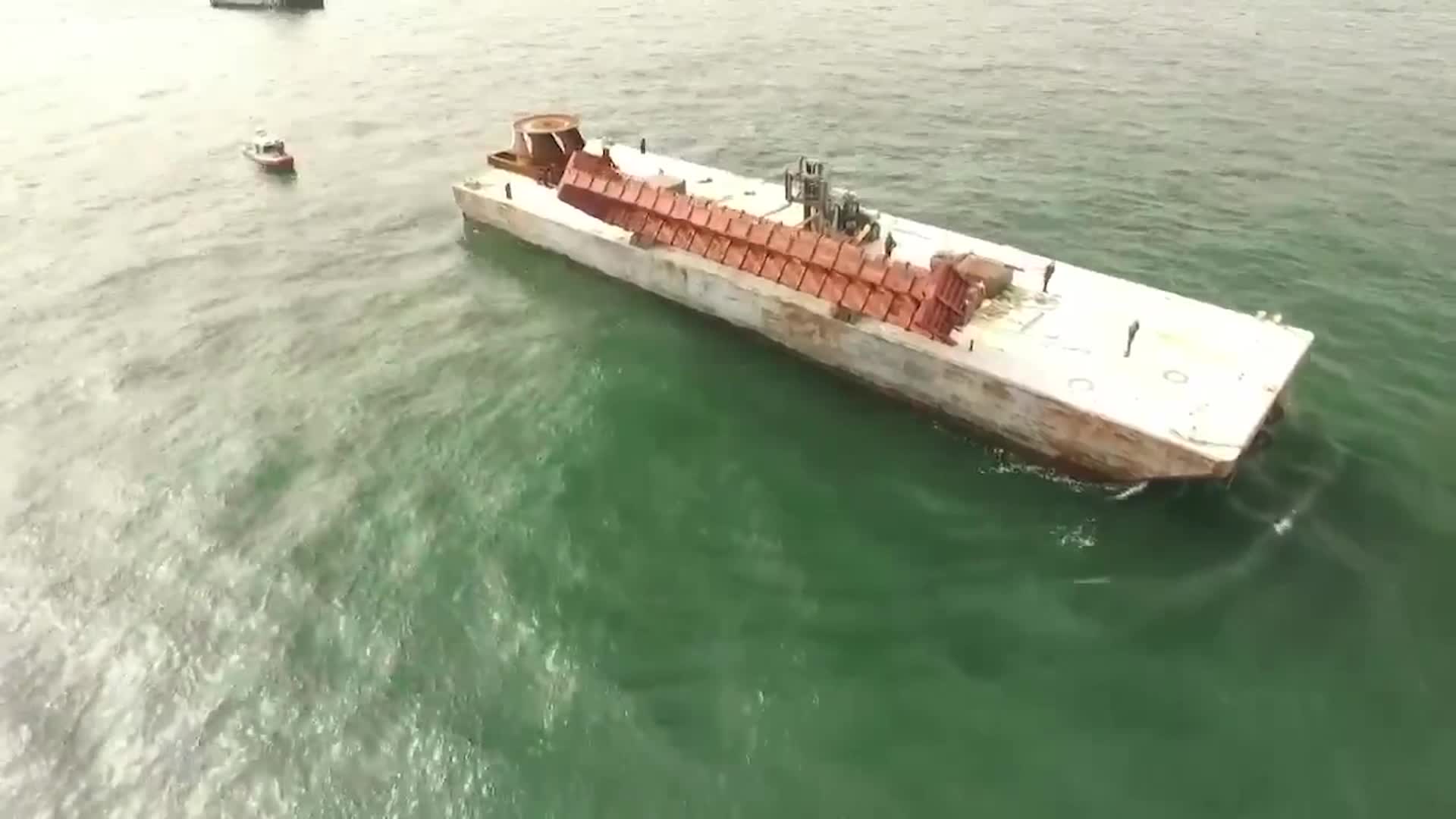New York Sinks Tug Boat, Rail Car into Atlantic Ocean