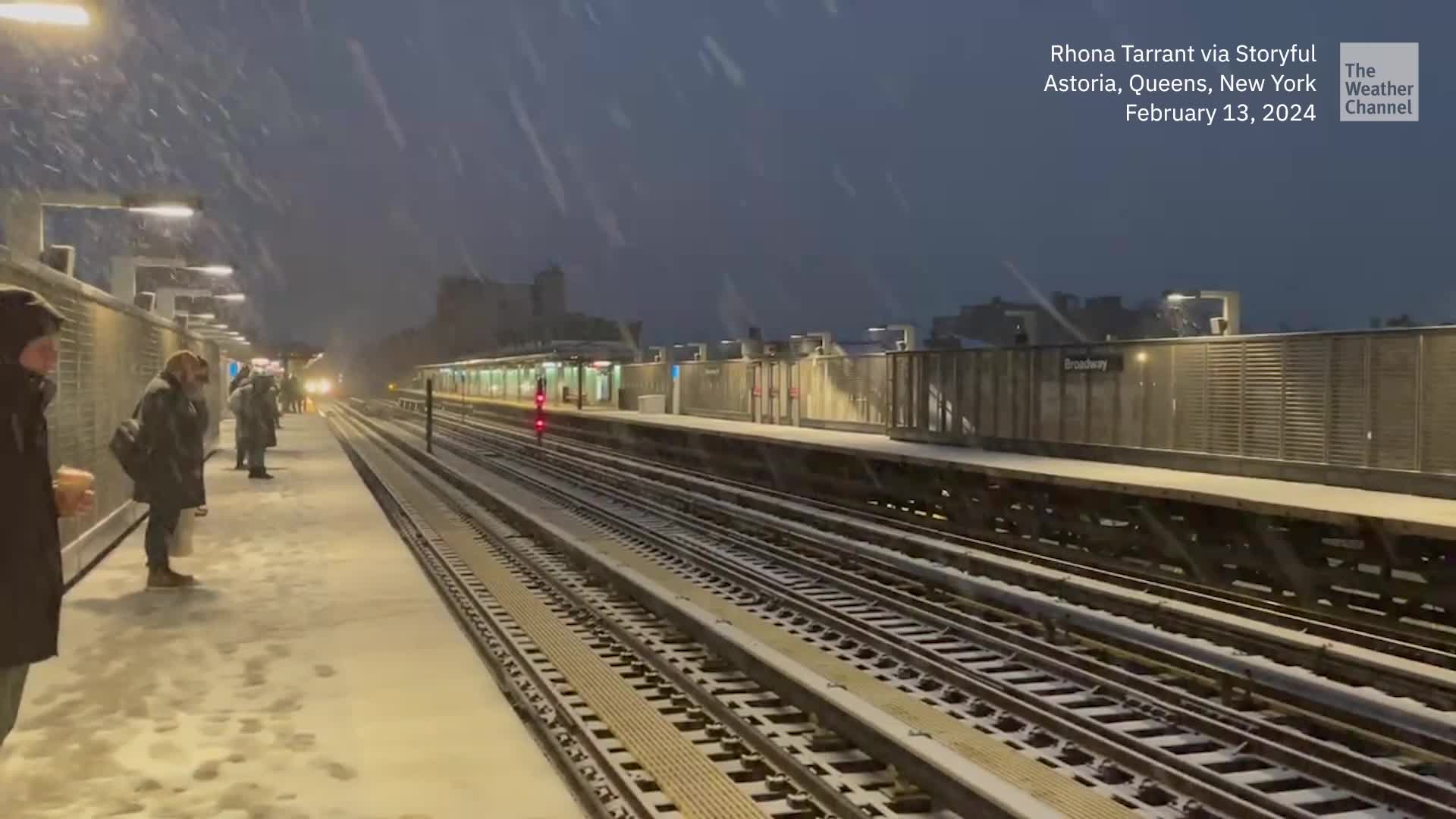 New Yorkers Wake Up To Snowy Commute
