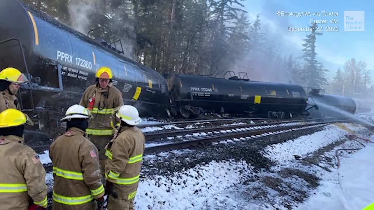 Oil Train Derails in Northwestern Washington