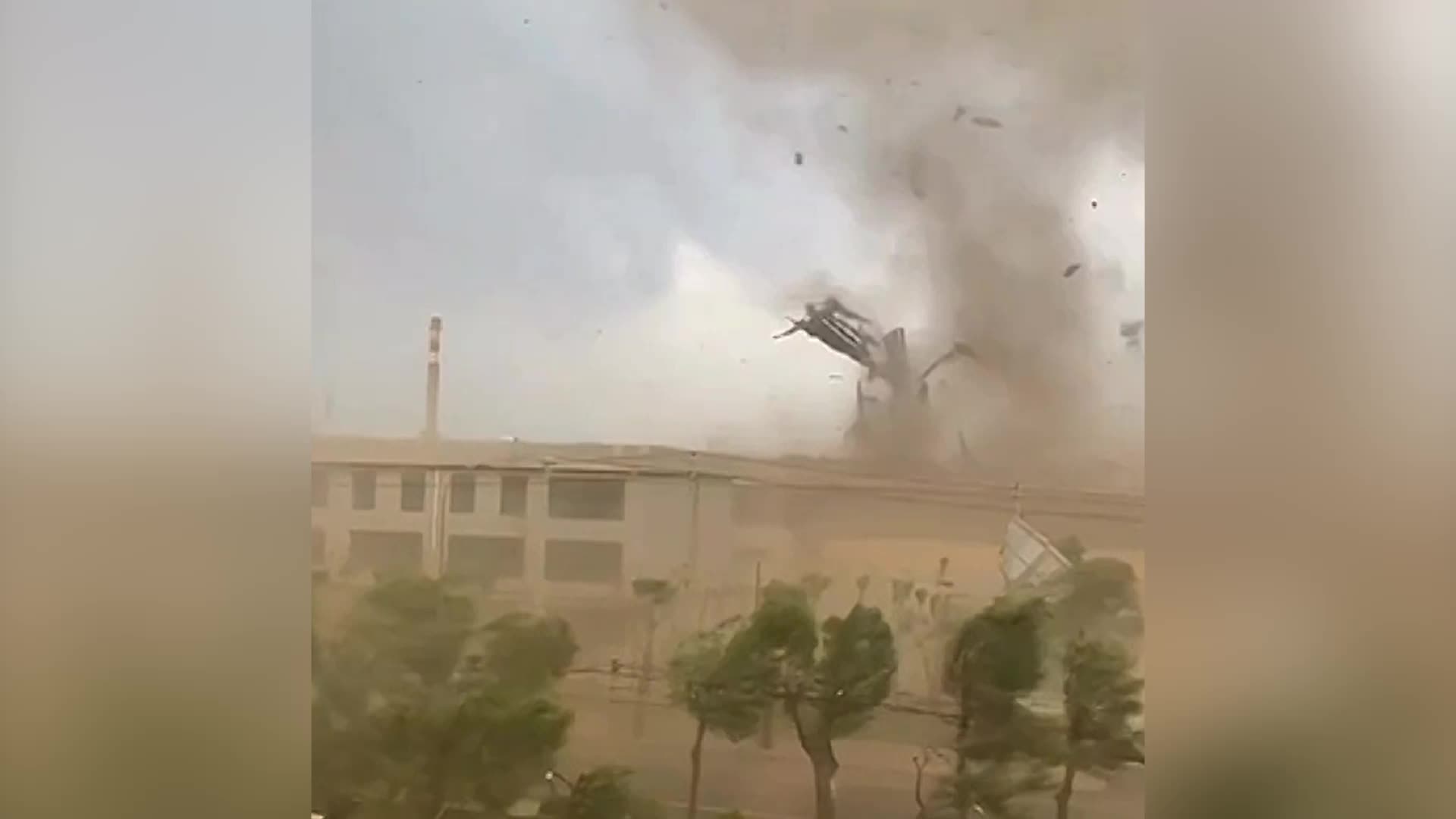 Powerful Tornado Hurtles Cars Into Air