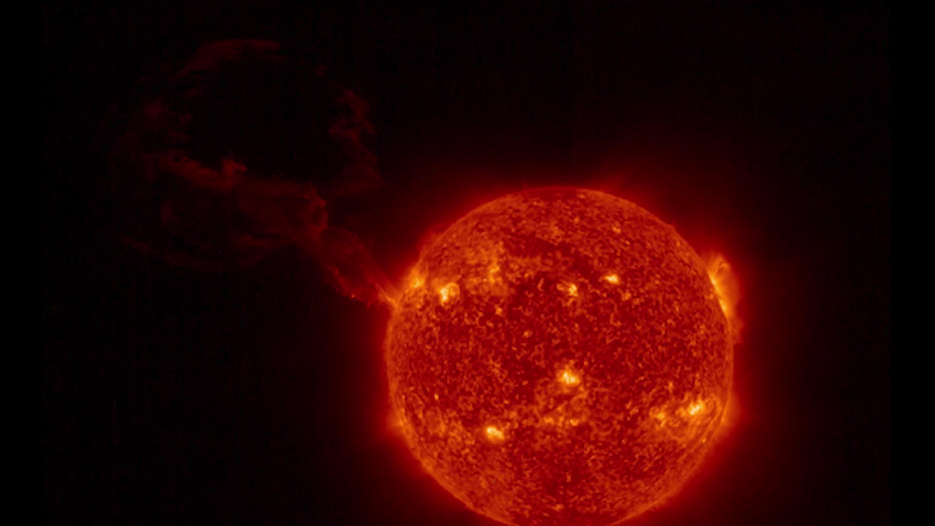 Probe Captures Incredible Giant Solar Eruption