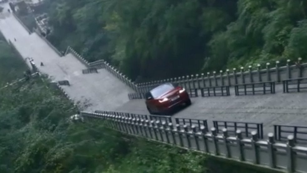 Range Rover Becomes First Vehicle to Climb China's Heaven's Gate