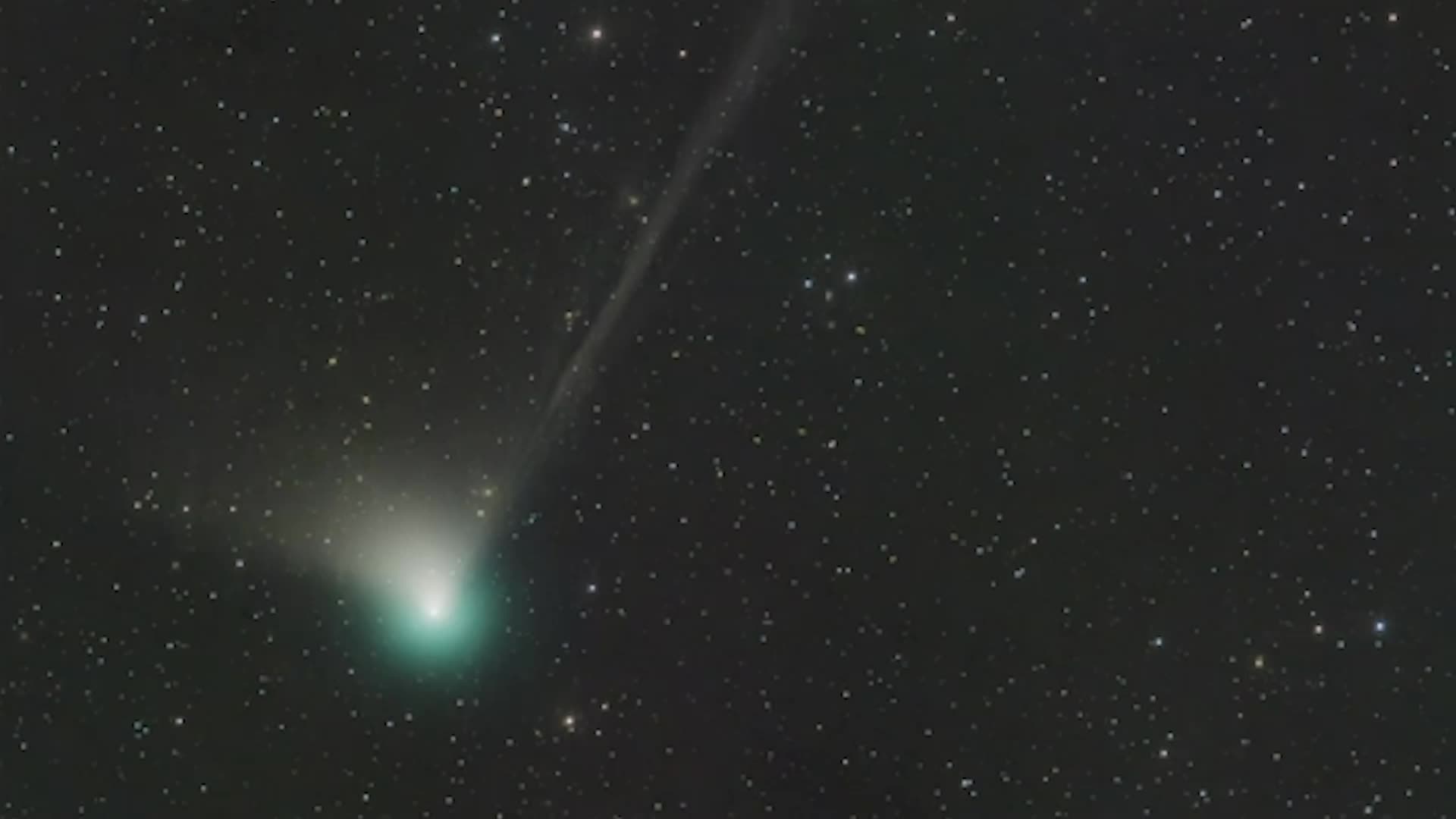 See The Green Comet Next To Mars Right Now