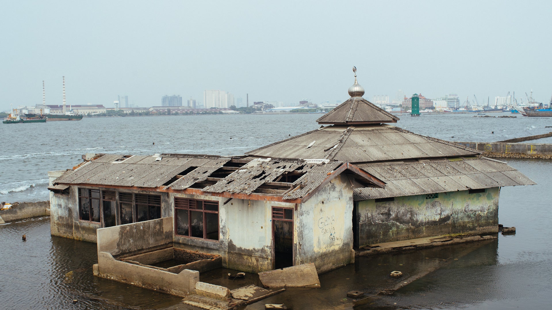 Sinking Jakarta Forcing Indonesia to Move Capital