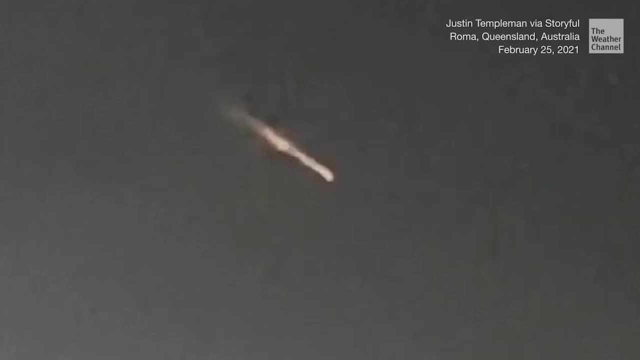 Space Debris Dazzles Neighborhood in Australia