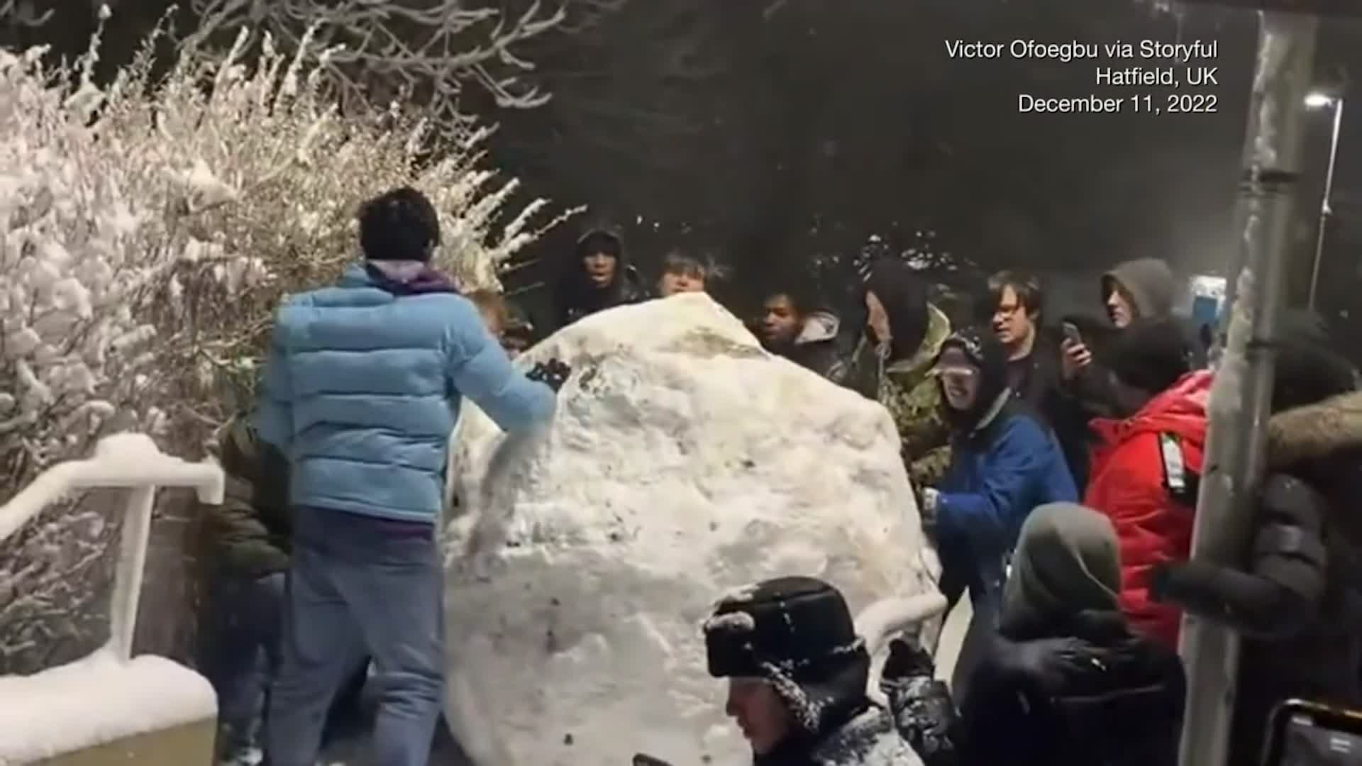 Students Create Giant &lsquo;Snow Boulder&rsquo;