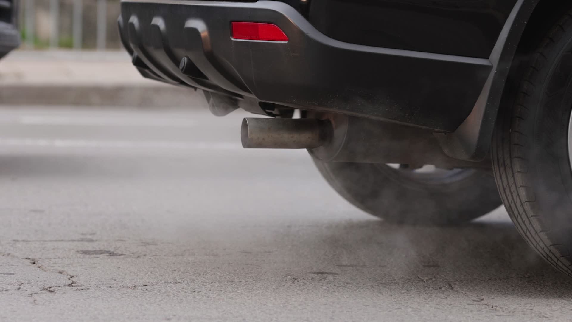 Study Shows Increased Pregnancy Risk From High Exposure To Car Exhaust