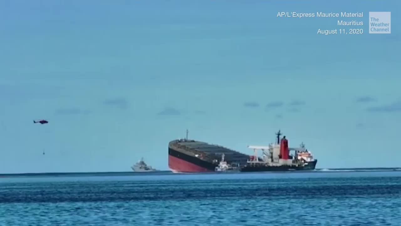 Tanker That Ran Aground in Indian Ocean Reportedly Splits in Two