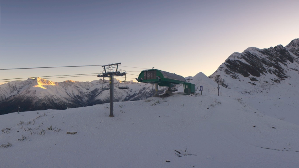 "That escalated quickly": first snow brings solid coverage to Alaskan ski resort