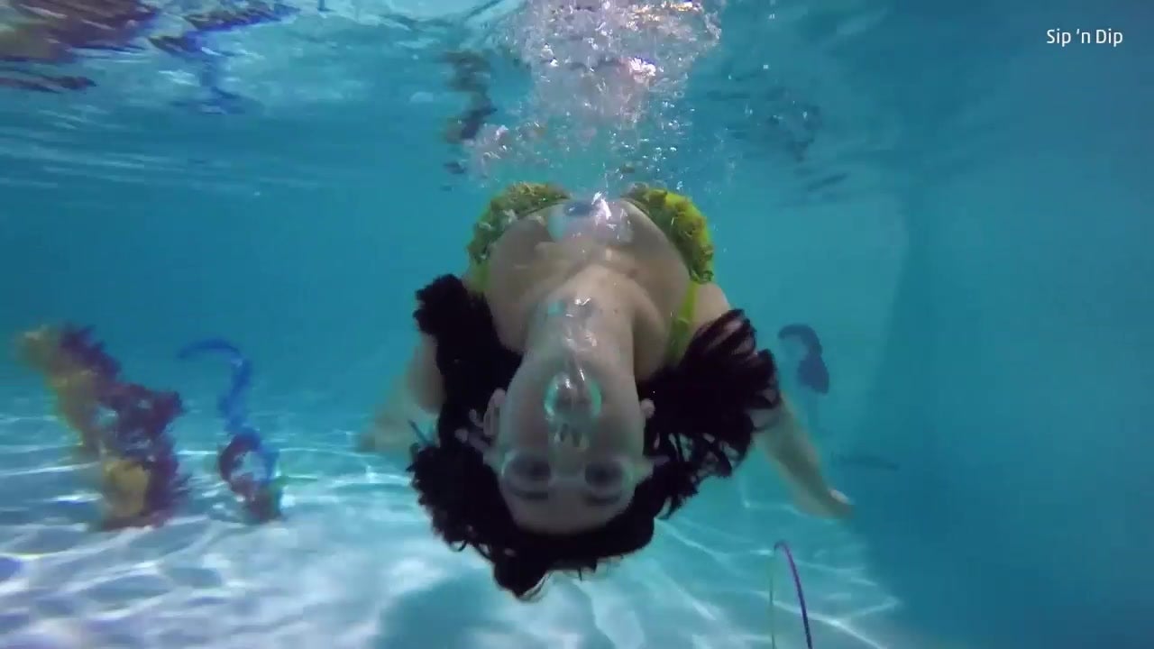 The Sip ‘n Dip Lounge in Montana Boasts A Live Mermaid Show