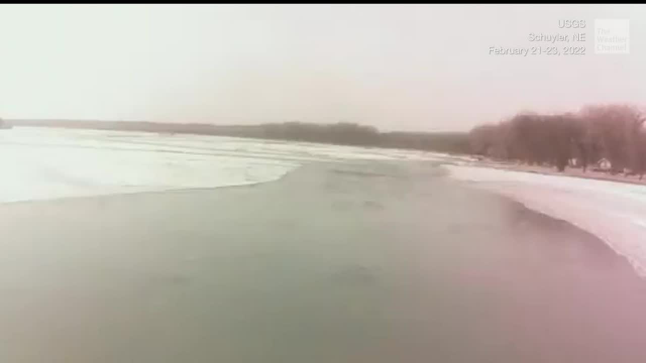 Time-Lapse Shows How Quickly River Freezes Over
