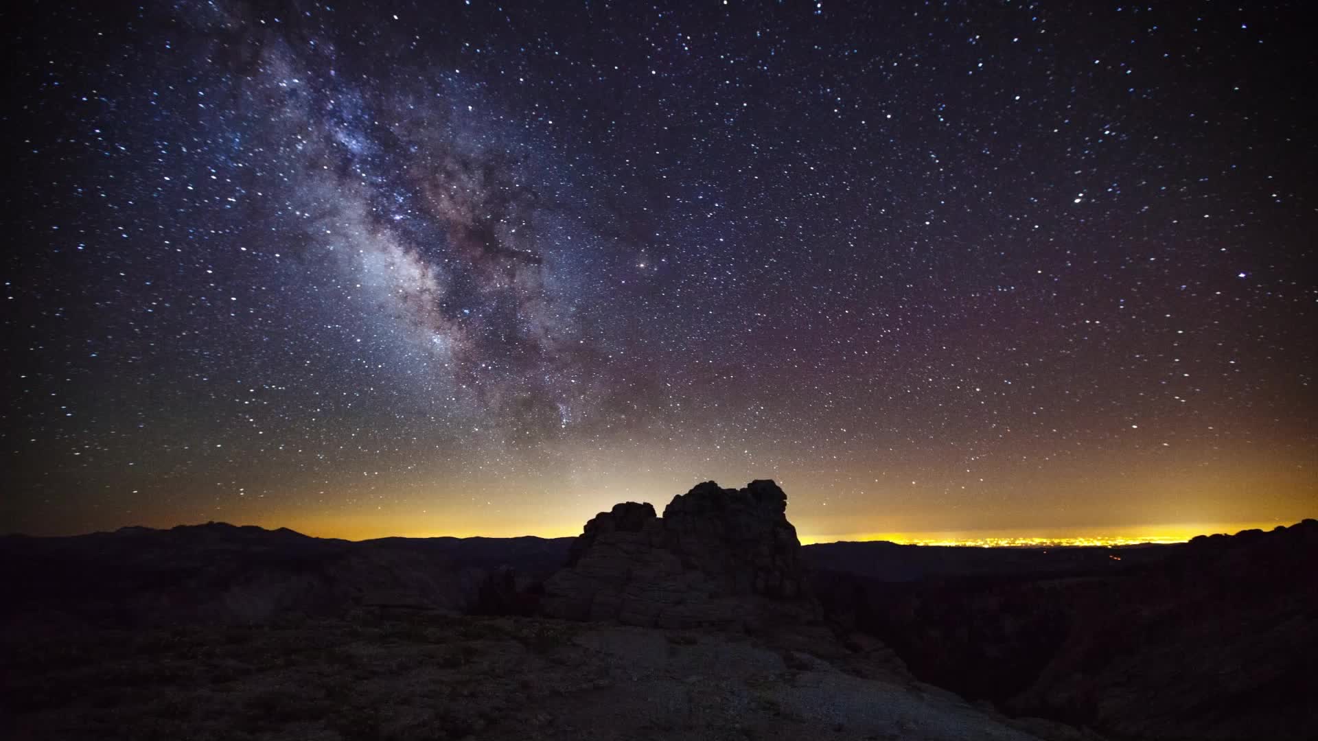Two Meteor Showers Peak at Same Time This Month