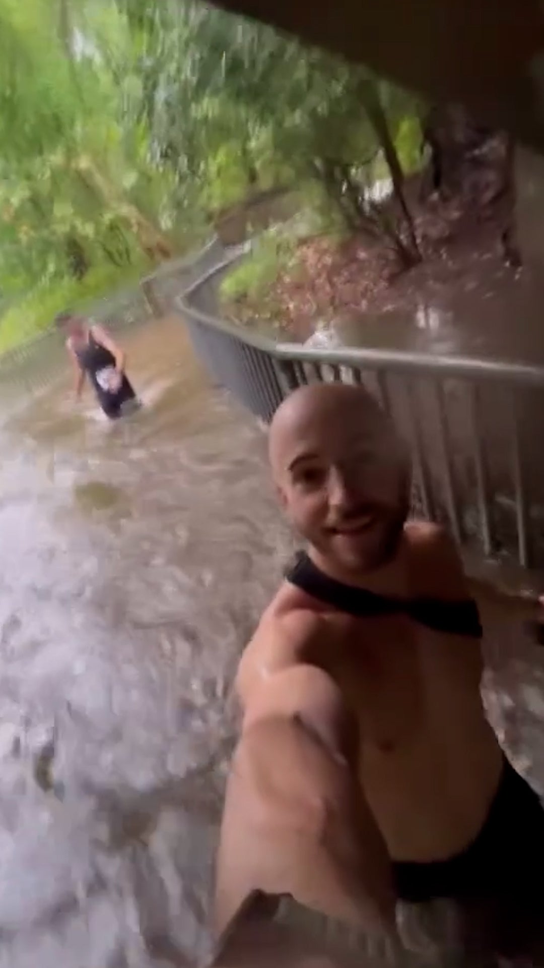 Marathon runners battle flooding