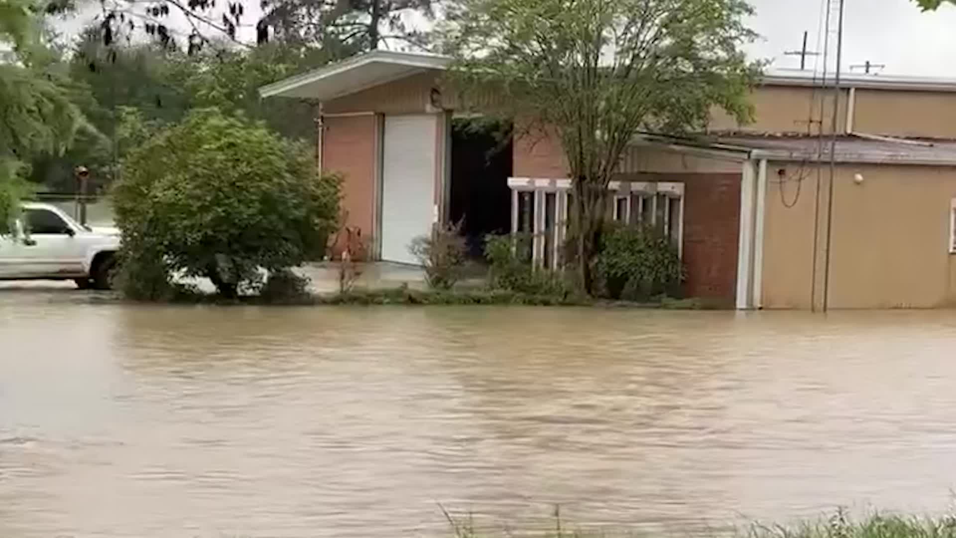 Flash floods swamp Mississippi city and more rain is coming