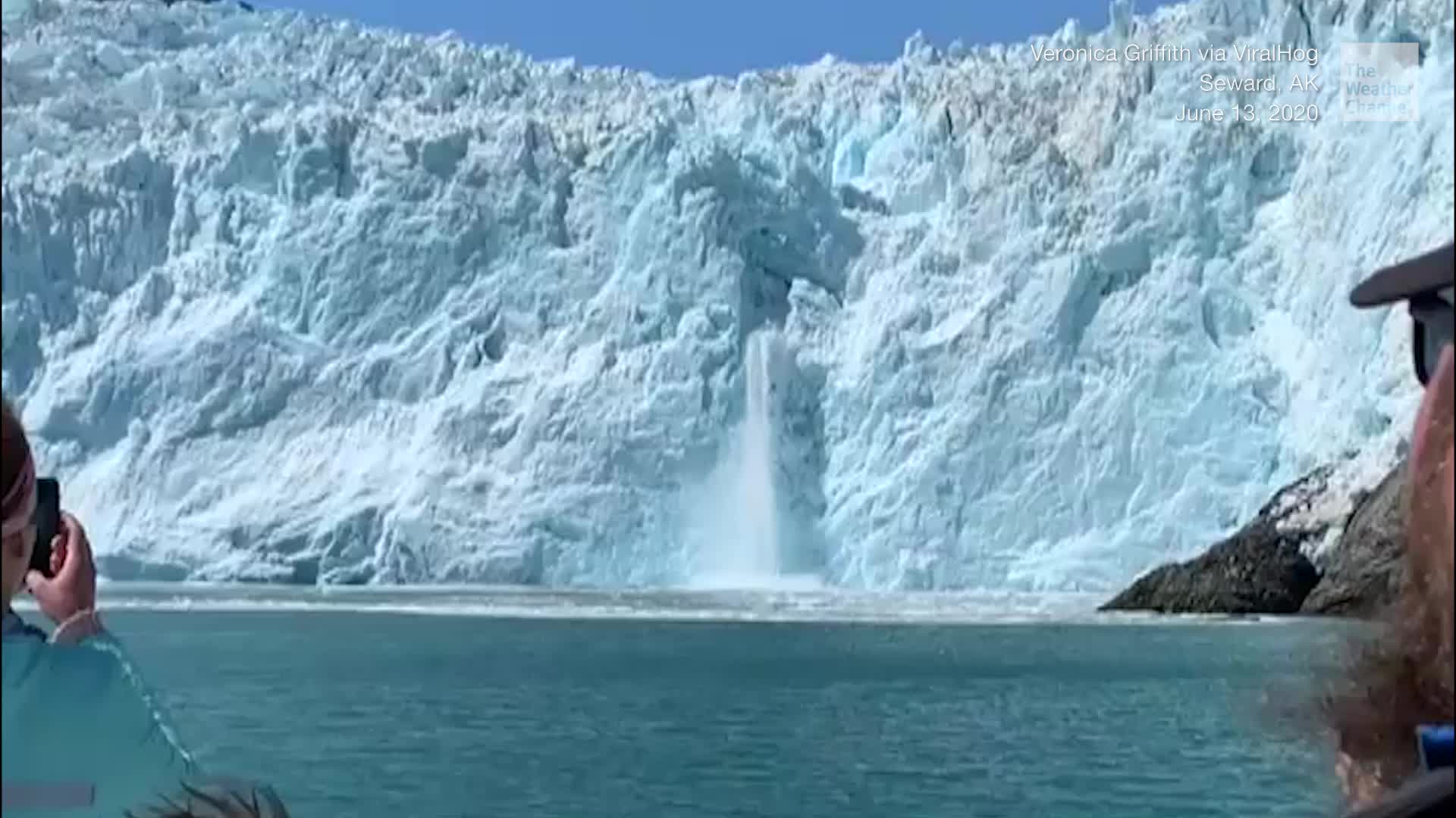 Watch Dramatic Moment Glacier as Tall as 5-Story Building Calves