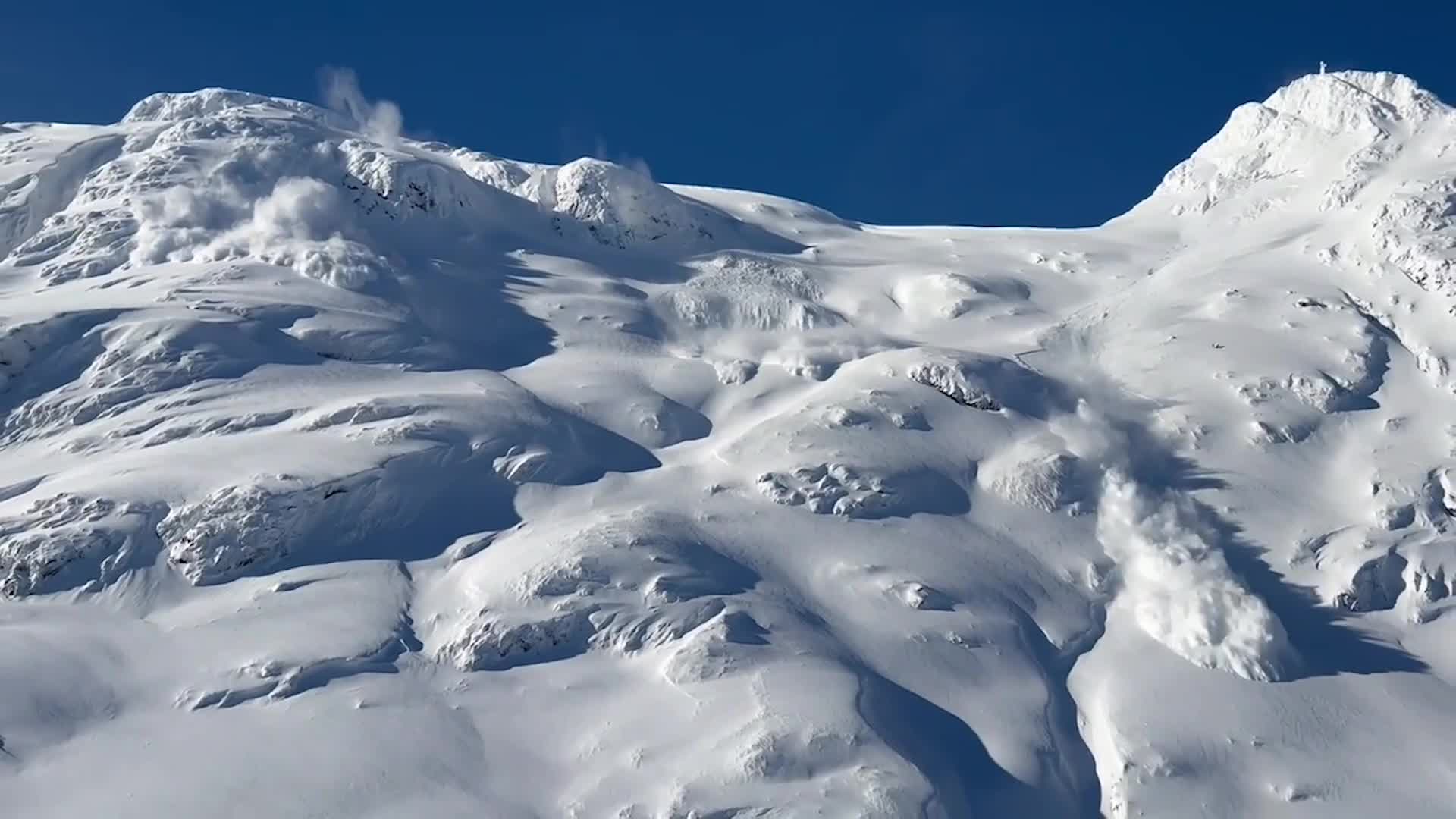Watch Wall Of Snow Race Down Mountainside