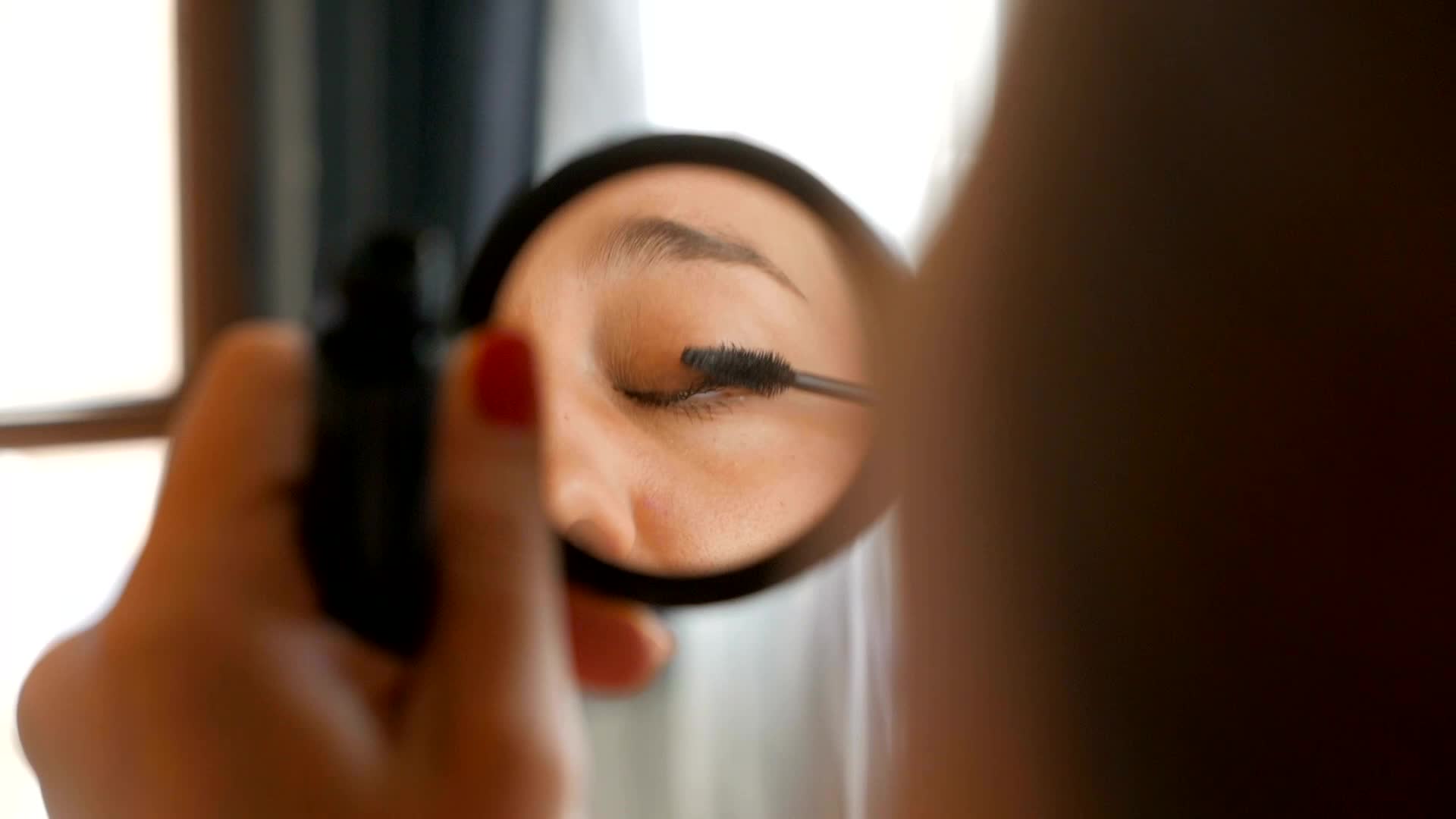 What Happens To Your Skin When You Wear Makeup To Work Out?