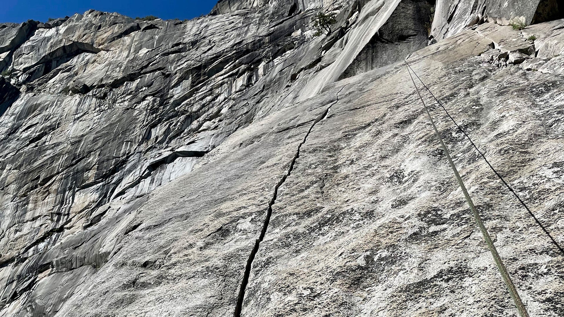 Climbing Area At Yosemite National Park Closed Due To Crack In Granite